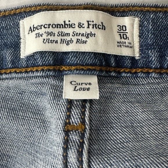 Abercrombie & Fitch Curve Love Ultra High Rise 90s Straight Jean - Picture 9 of 10